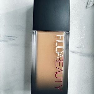 Huda Beauty FauxFilter Luminous Matte Foundation